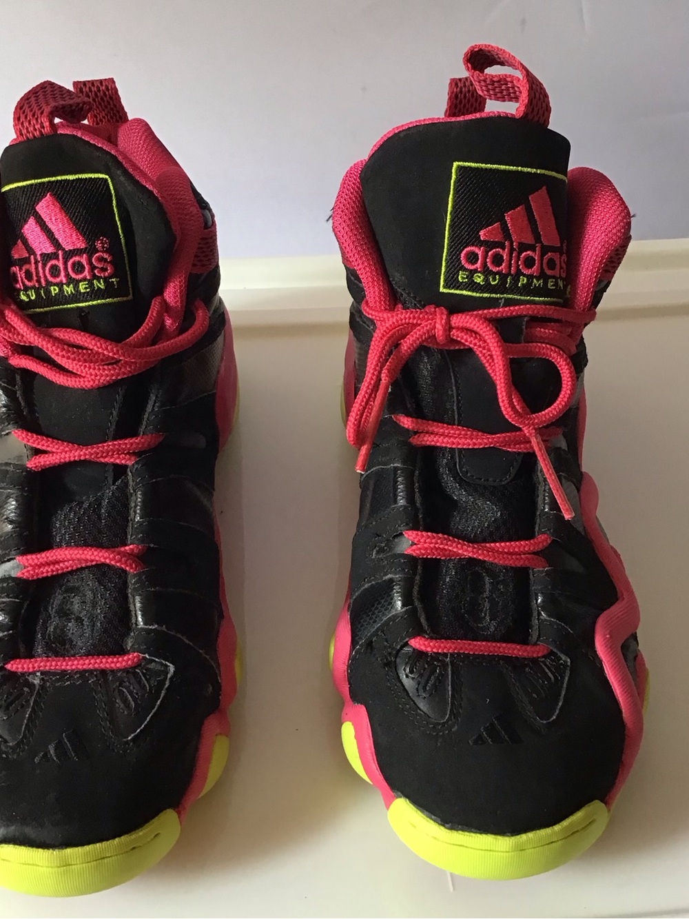 Adidas Women 7 1/2 Sneakers in Black, Pink, Yellow  357 T2